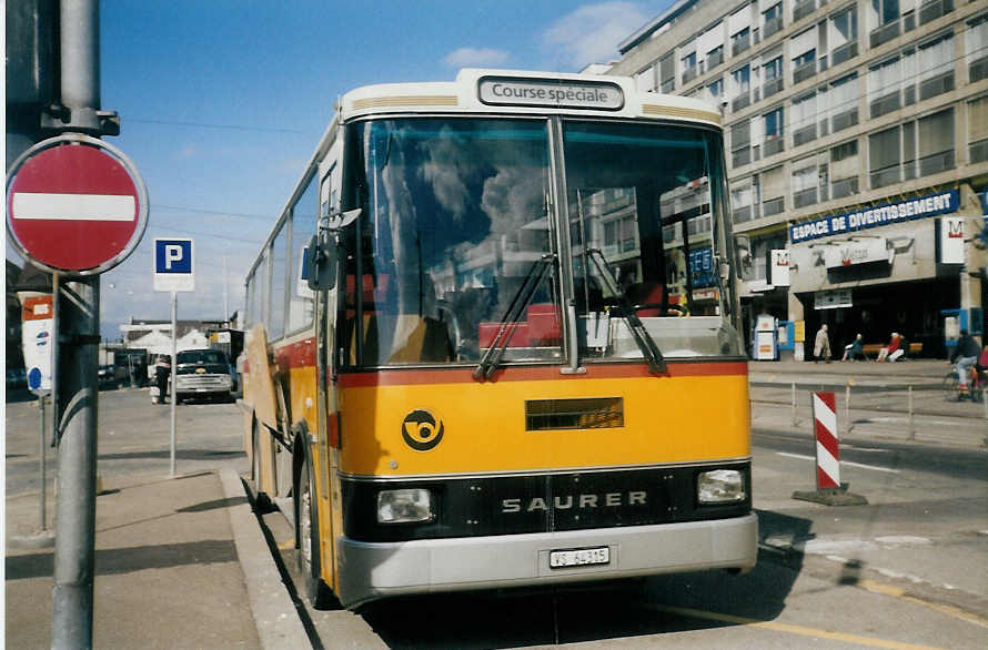 (016'335) - Epiney, Ayer - VS 64'315 - Saurer/Lauber am 16. Mrz 1997 beim Bahnhof Lausanne
