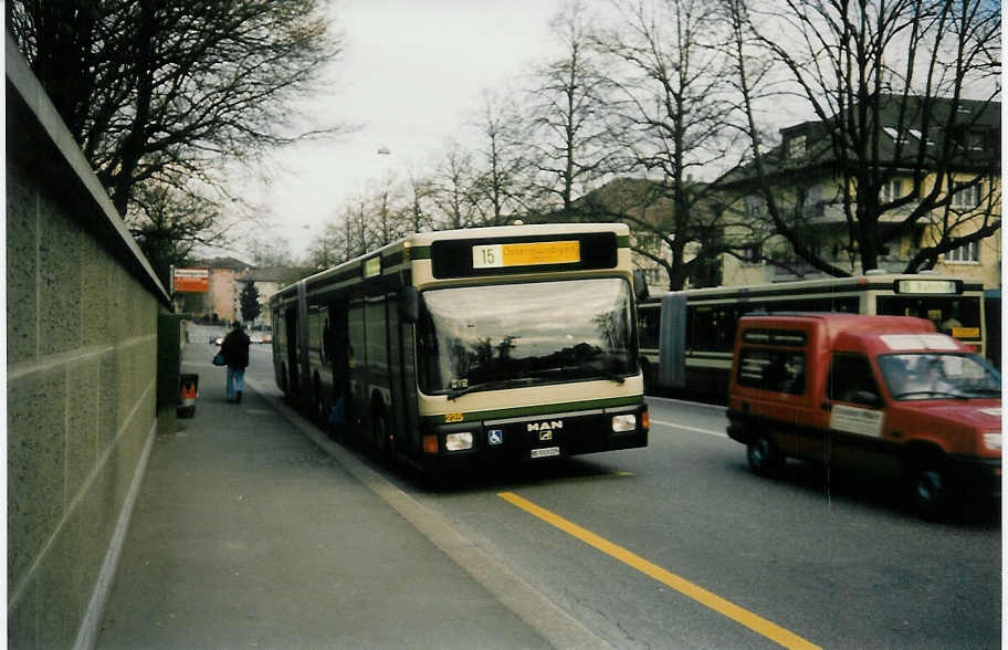 (016'635) - SVB Bern - Nr. 225/BE 513'225 - MAN am 27. Mrz 1997 in Bern, Rosengarten