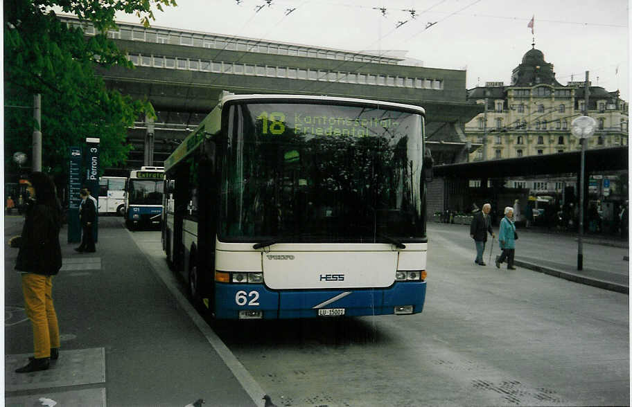(016'902) - VBL Luzern - Nr. 62/LU 15'001 - Volvo/Hess am 19. April 1997 beim Bahnhof Luzern