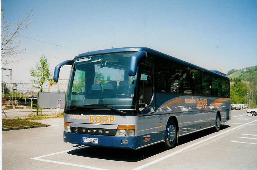 (016'922) - Aus Deutschland: Bopp, Mnsingen - RT-RB 320 - Setra am 2. Mai 1997 in Thun, Seestrasse