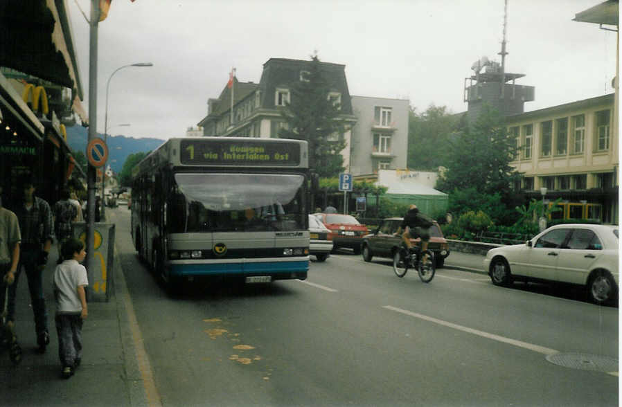 (017'224) - AAGI Interlaken - Nr. 35/BE 272'685 - Neoplan am 15. Juni 1997 in Interlaken, Bahnhofstrasse