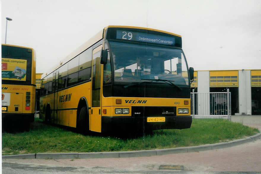 (017'806) - VEONN - Nr. 4243/VH-42-HG - DAF/Den Oudsten am 14. Juli 1997 in Meppel, Garage