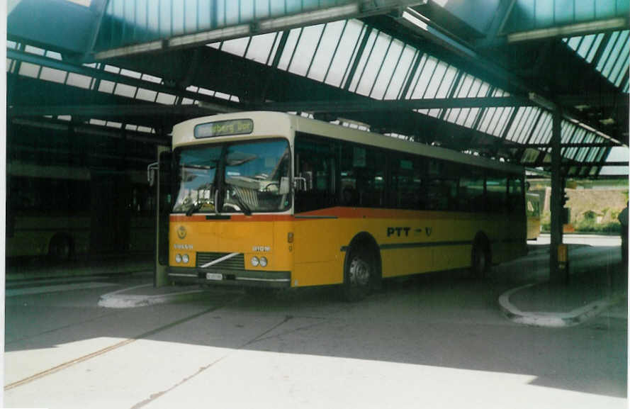 (019'032) - Steiner, Ortschwaben - Nr. 9/BE 257'095 - Volvo/Lauber am 5. September 1997 in Bern, Postautostation