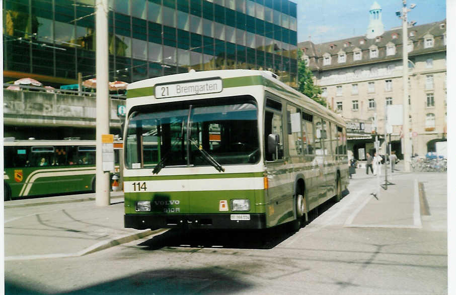 (019'102) - SVB Bern - Nr. 114/BE 366'114 - Volvo/R&J am 5. September 1997 beim Bahnhof Bern