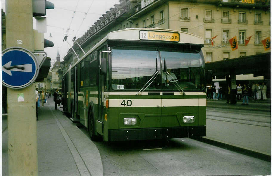 (019'615) - SVB Bern - Nr. 40 - FBW/R&J Gelenktrolleybus am 22. September 1997 beim Bahnhof Bern