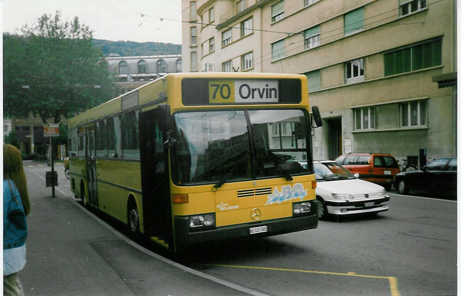 (020'211) - Funi-Car, Biel - Nr. 1/BE 117'301 - Mercedes am 9. Oktober 1997 beim Bahnhof Biel