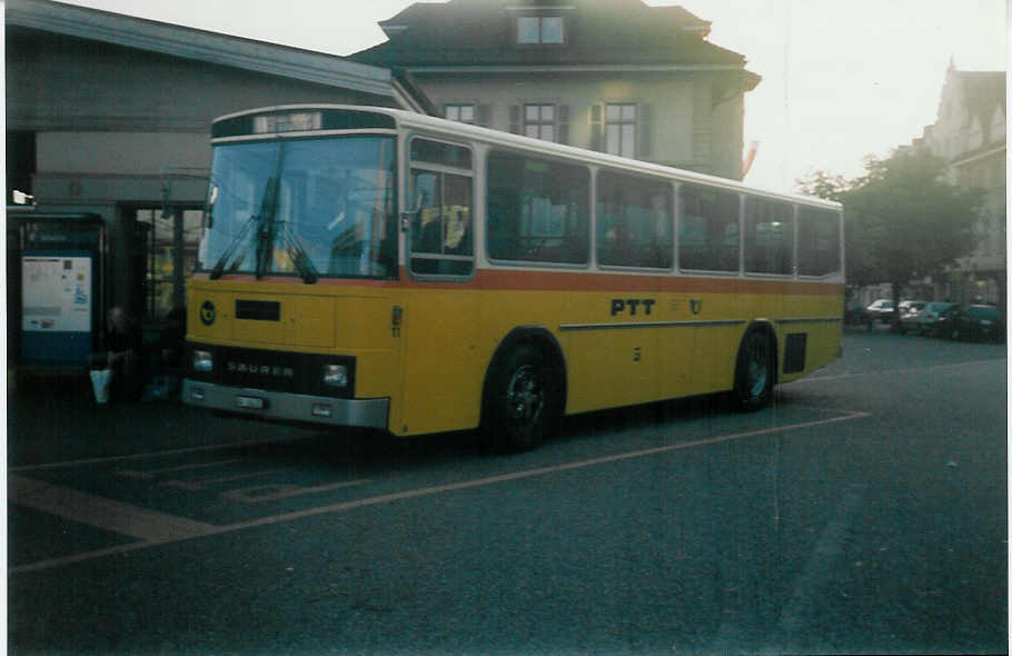 (020'424) - Voegtlin-Meyer, Brugg - Nr. 11/AG 16'432 - Saurer/Tscher am 25. Oktober 1997 beim Bahnhof Brugg