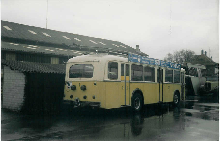 (020'723) - STI Thun - Nr. 1 - Berna/Gangloff Trolleybus am 16. November 1997 in Thun, Garage