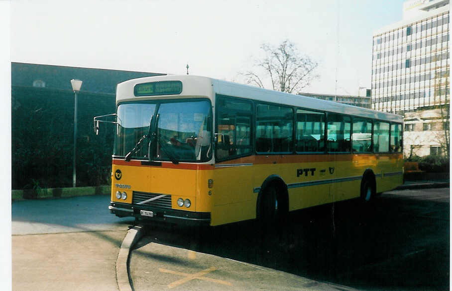 (021'707) - Steiner, Ortschwaben - Nr. 6/BE 354'980 - Volvo/Lauber am 19. Februar 1998 in Bern, Postautostation