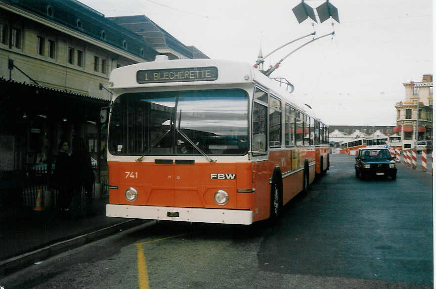 (021'922) - TL Lausanne - Nr. 741 - FBW/Hess Trolleybus am 7. Mrz 1998 beim Bahnhof Lausanne