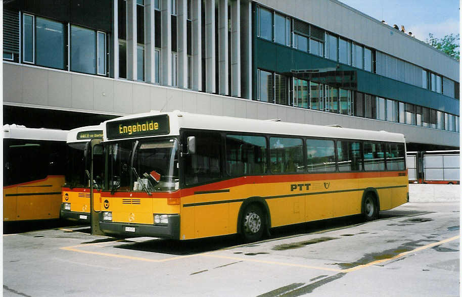 (023'123) - PTT-Regie - P 25'375 - Mercedes/Lauber am 3. Juni 1998 in Bern, Postautostation