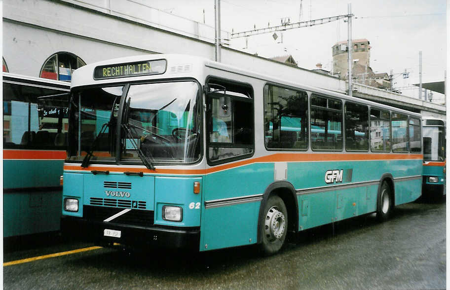 (023'906) - GFM Fribourg - Nr. 62/FR 352 - Volvo/R&J am 7. Juli 1998 beim Bahnhof Fribourg