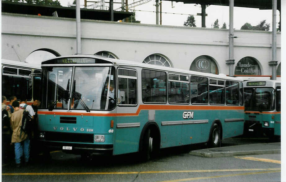 (023'909) - GFM Fribourg - Nr. 68/FR 406 - Volvo/Hess am 7. Juli 1998 beim Bahnhof Fribourg