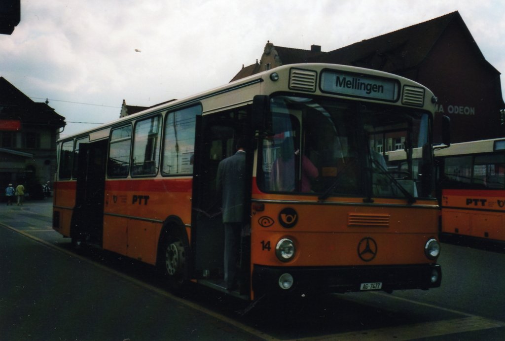 (024'804) - Geissmann, Mellingen - Nr. 14/AG 7477 - Mercedes am 15. Juli 1998 beim Bahnhof Brugg