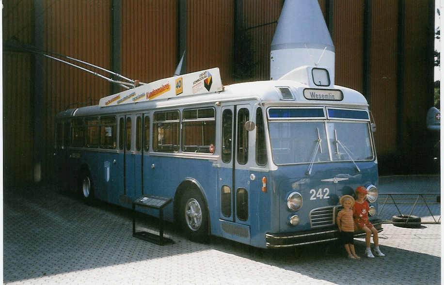 (024'930) - VBL Luzern - Nr. 242 - FBW/Schindler Trolleybus am 20. Juli 1998 in Luzern, Verkehrshaus