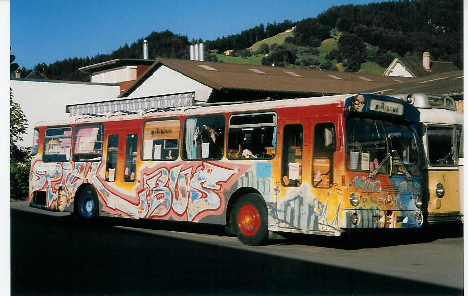 (025'007) - Spielbus, Thun - Mercedes (ex STI Thun Nr. 43) am 29. Juli 1998 in Thun, Garage STI