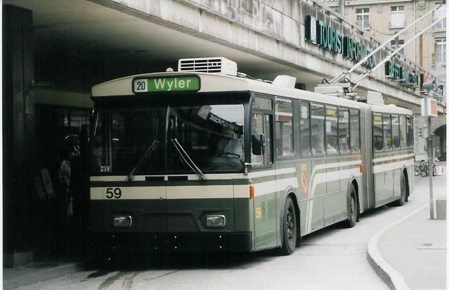 (025'031) - SVB Bern - Nr. 59 - FBW/Hess Gelenktrolleybus am 3. August 1998 beim Bahnhof Bern