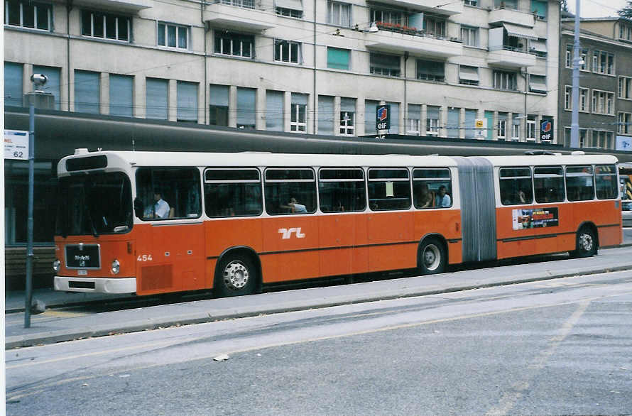 (025'716) - TL Lausanne - Nr. 454/VD 1537 - MAN am 22. August 1998 in Lausanne, Tunnel