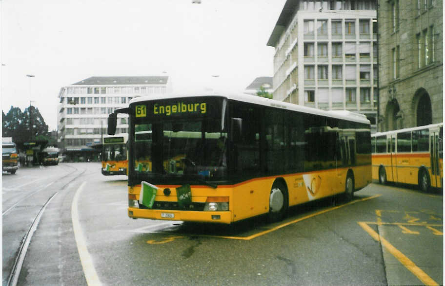 (026'935) - PTT-Regie - P 25'824 - Setra am 8. Oktober 1998 beim Bahnhof St. Gallen