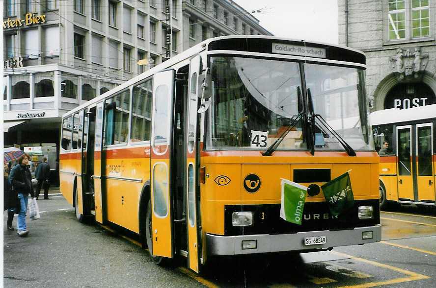 (027'013) - Schwizer, Goldach - Nr. 3/SG 68'249 - Saurer/Tscher am 8. Oktober 1998 beim Bahnhof St. Gallen