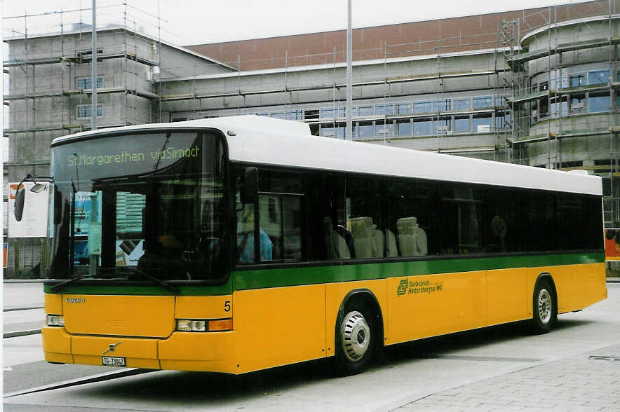 (027'024) - BHW Wil - Nr. 5/TG 73'042 - Volvo/Hess am 8. Oktober 1998 beim Bahnhof Wil
