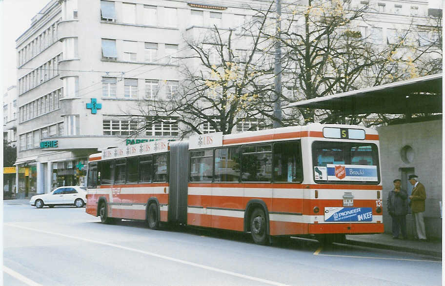 (027'336) - VB Biel - Nr. 131/BE 446'131 - Volvo/R&J am 12. Oktober 1998 beim Bahnhof Biel