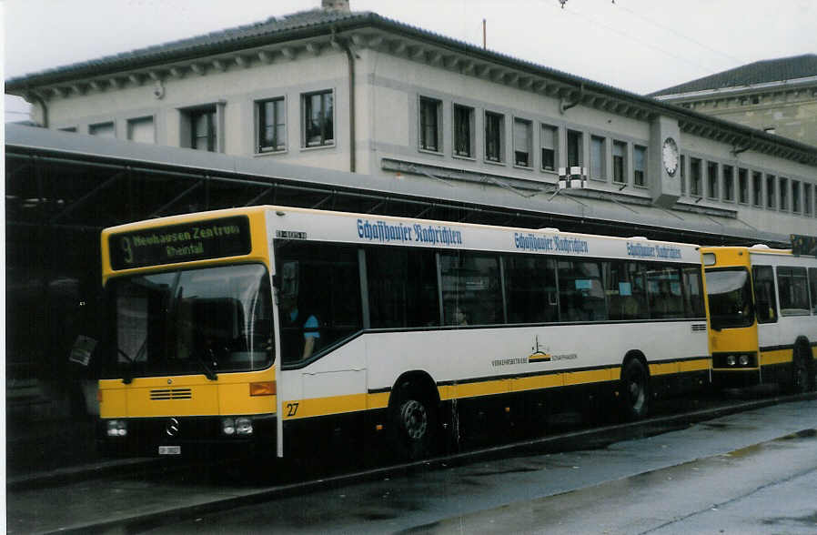 (027'913) - VBSH Schaffhausen - Nr. 27/SH 38'027 - Mercedes am 16. November 1998 beim Bahnhof Schaffhausen