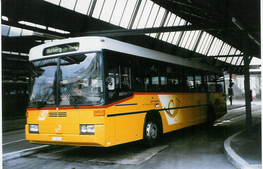 (028'236) - PTT-Regie - P 25'305 - Mercedes/R&J am 19. Dezember 1998 in Bern, Postautostation