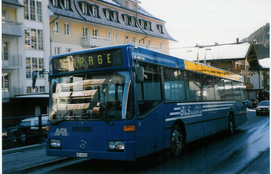 (028'334) - AFA Adelboden - Nr. 3/BE 26'703 - Mercedes am 28. Dezember 1998 beim Autobahnhof Adelboden
