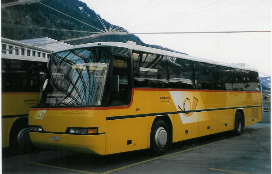 (028'608) - PTT-Regie - P 25'121 - Neoplan am 1. Januar 1999 in Chur, Postautostation