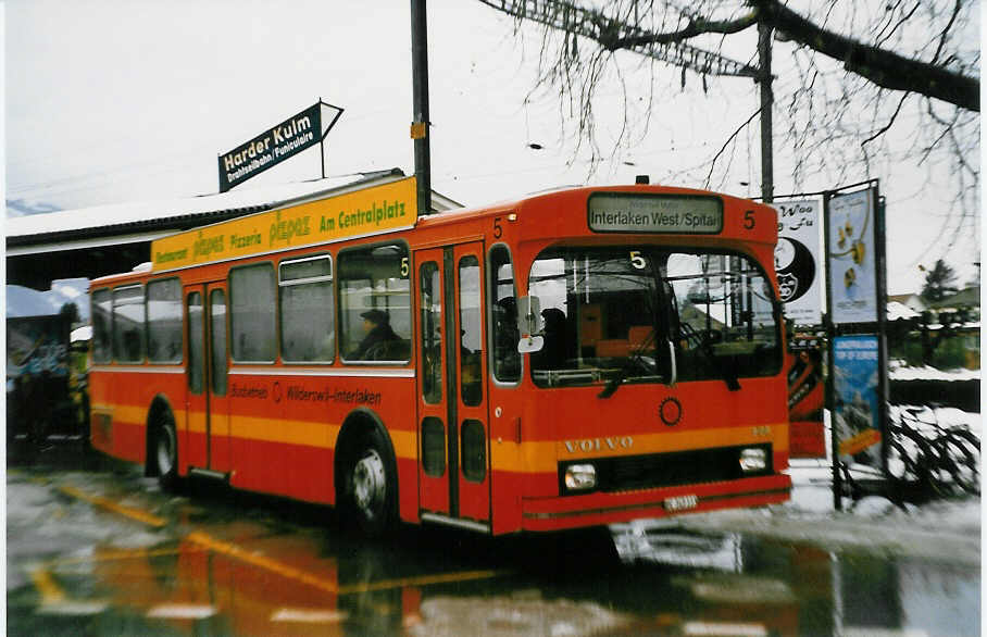 (029'420) - BOB Interlaken - Nr. 1/BE 349'333 - Volvo/Lauber am 21. Februar 1999 beim Bahnhof Interlaken West