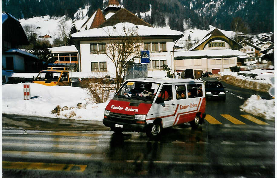 (029'607) - Kander-Reisen, Frutigen - Nr. 8/BE 444 - Renault am 27. Februar 1999 in Frutigen, Marktplatz