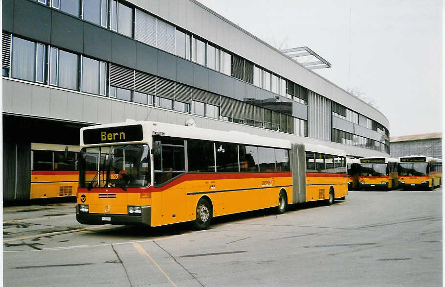(029'818) - PTT-Regie - P 27'708 - Mercedes am 1. Mrz 1999 in Bern, Postautostation