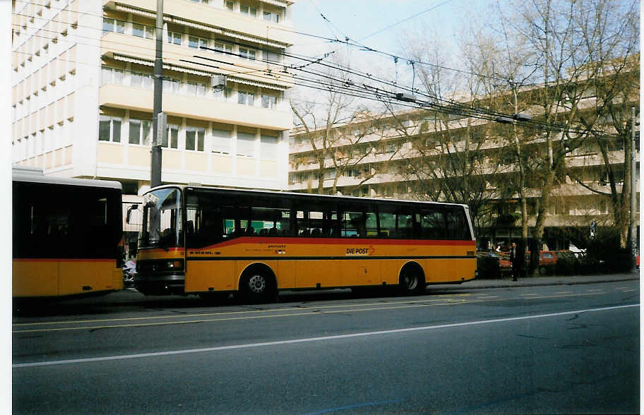 (030'114) - AVA Aarberg - Nr. 10/BE 112'610 - Setra am 13. Mrz 1999 beim Bahnhof Biel