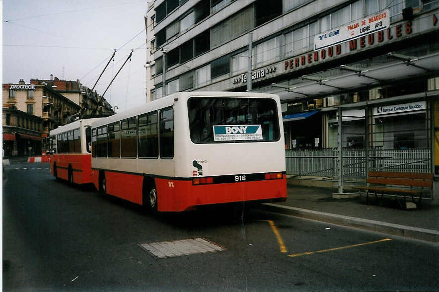 (030'317) - TL Lausanne - Nr. 916 - Lanz+Marti/Hess Personenanhnger am 21. Mrz 1999 beim Bahnhof Lausanne