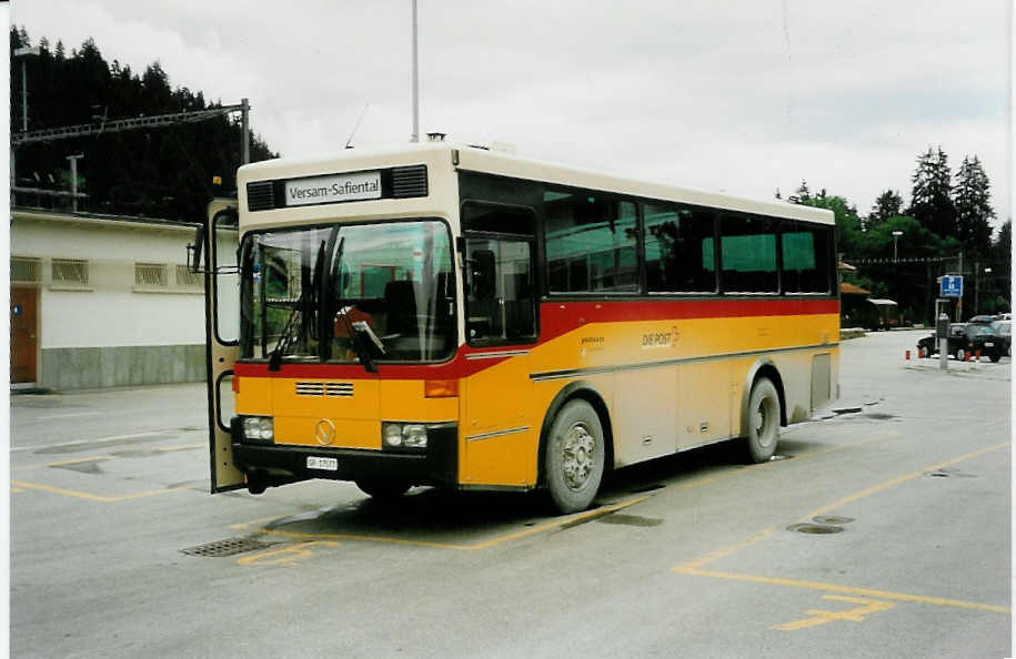 (032'910) - Buchli, Versam - GR 17'577 - Vetter am 27. Juni 1999 beim Bahnhof Ilanz