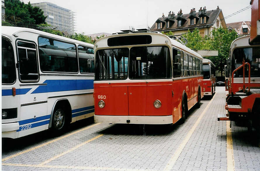 (033'420) - TL Lausanne - Nr. 660 - FBW/Eggli Trolleybus am 7. Juli 1999 in Lausanne, Dpt Borde