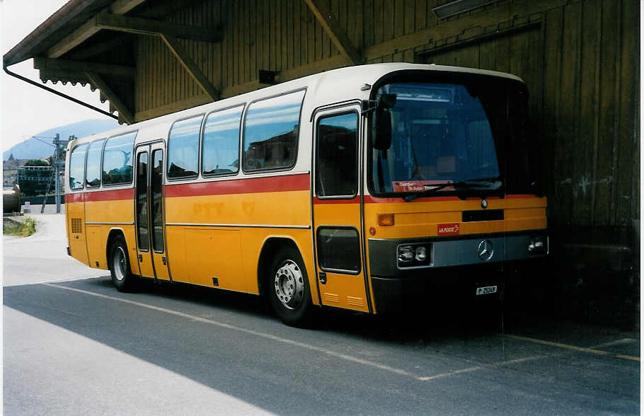(033'910) - PTT-Regie - P 25'249 - Mercedes (ex Thomas, Echallens) am 8. Juli 1999 beim Bahnhof St-Aubin