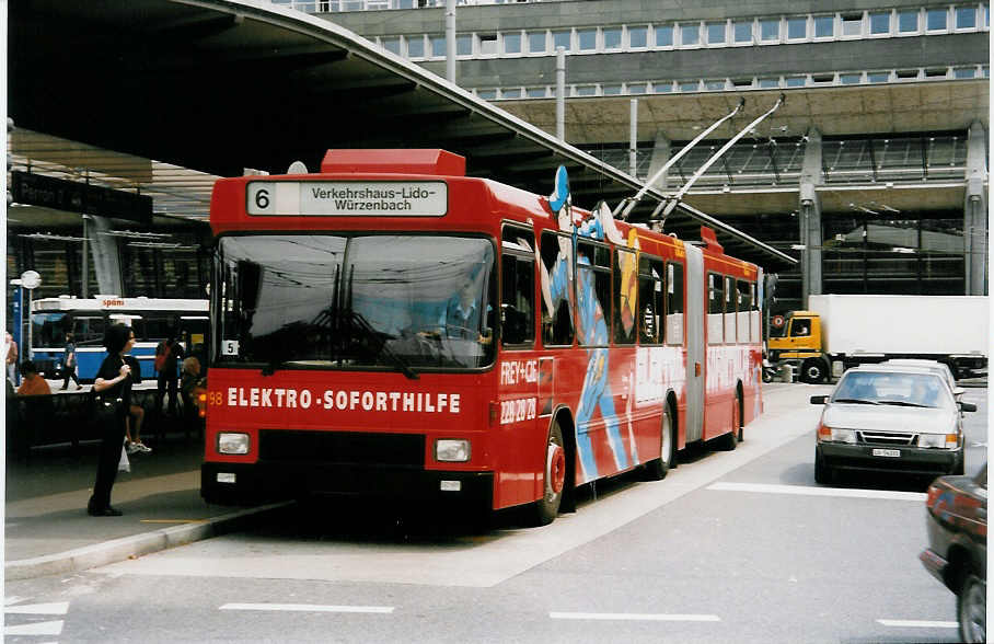 (034'225) - VBL Luzern - Nr. 198 - NAW/Hess Gelenktrolleybus am 13. Juli 1999 beim Bahnhof Luzern