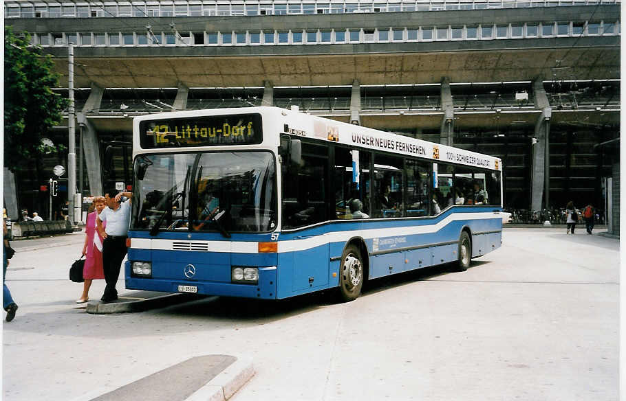 (034'230) - Gowa, Luzern - Nr. 57/LU 15'101 - Mercedes am 13. Juli 1999 beim Bahnhof Luzern