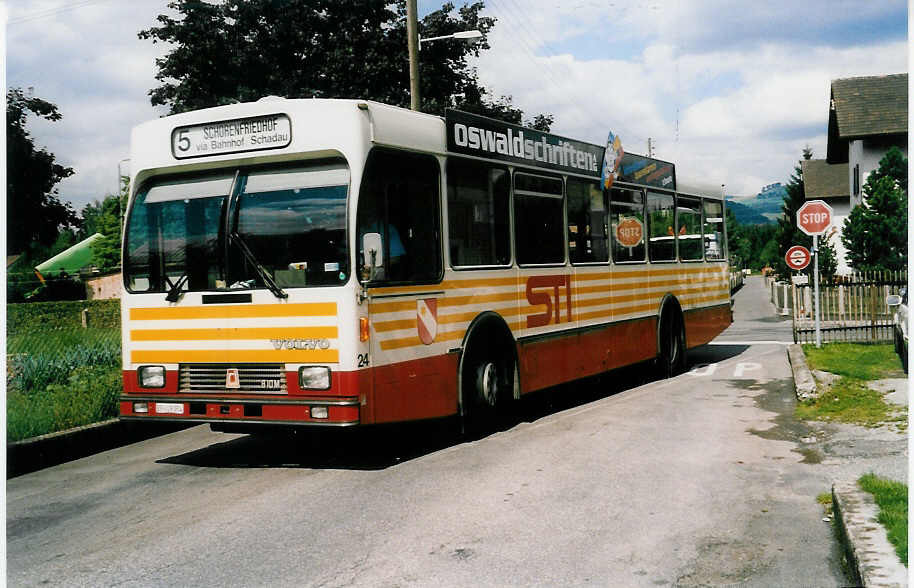 (035'404) - STI Thun - Nr. 24/BE 419'024 - Volvo/R&J (ex SAT Thun Nr. 24) am 21. August 1999 in Thun-Lerchenfeld, Langestrasse
