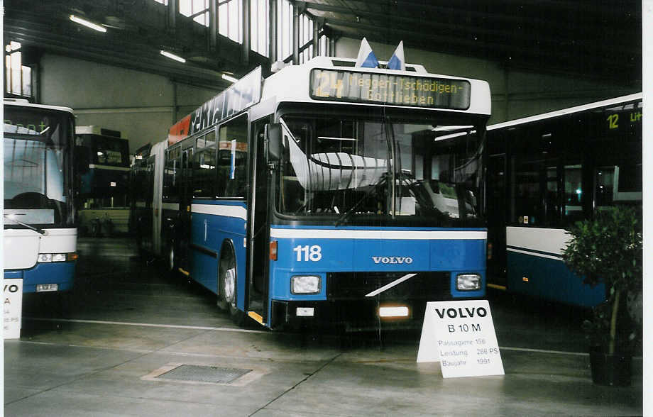 (035'609) - VBL Luzern - Nr. 118/LU 15'092 - Volvo/Hess am 28. August 1999 in Luzern, Depot