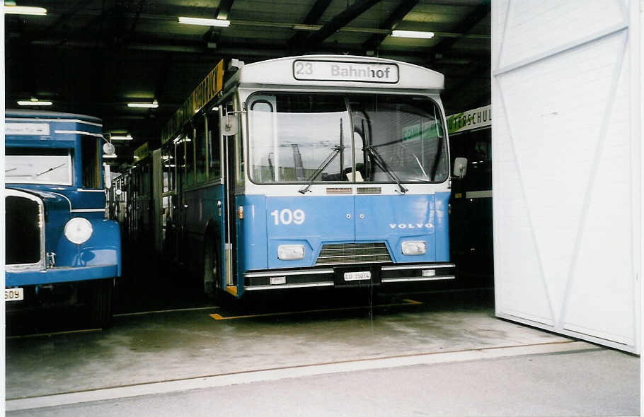 (035'618) - VBL Luzern - Nr. 109/LU 15'074 - Volvo/Hess am 28. August 1999 in Luzern, Depot