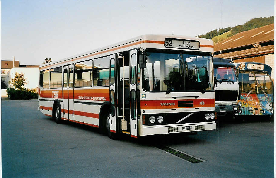 (036'725) - STI Thun - Nr. 6/BE 26'667 - Volvo/FHS (ex TSG Blumenstein Nr. 6) am 9. September 1999 in Thun, Garage