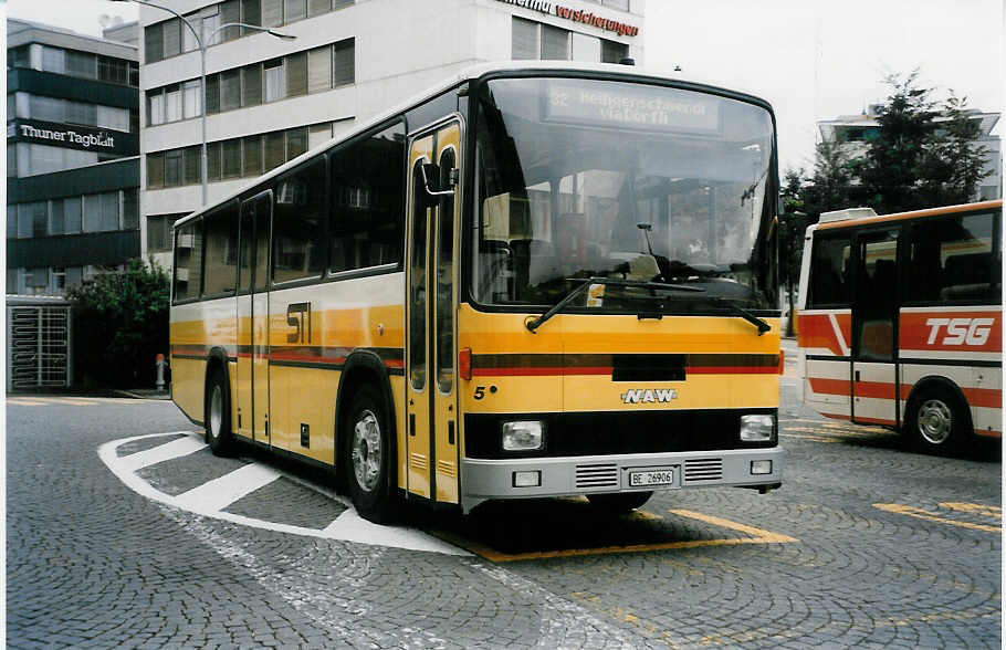 (036'832) - STI Thun - Nr. 5/BE 26'906 - NAW/R&J (ex ATGH Heiligenschwendi Nr. 5) am 18. September 1999 beim Bahnhof Thun