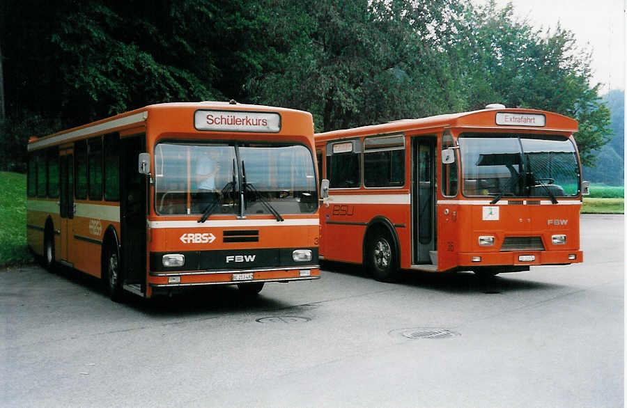 (037'018) - BSU Solothurn - Nr. 39/BE 253'492 - FBW/R&J (ex RBS Worblaufen Nr. 4) + Nr. 36/SO 21'974 - FBW/Hess am 19. September 1999 in Zuchwil, Garage