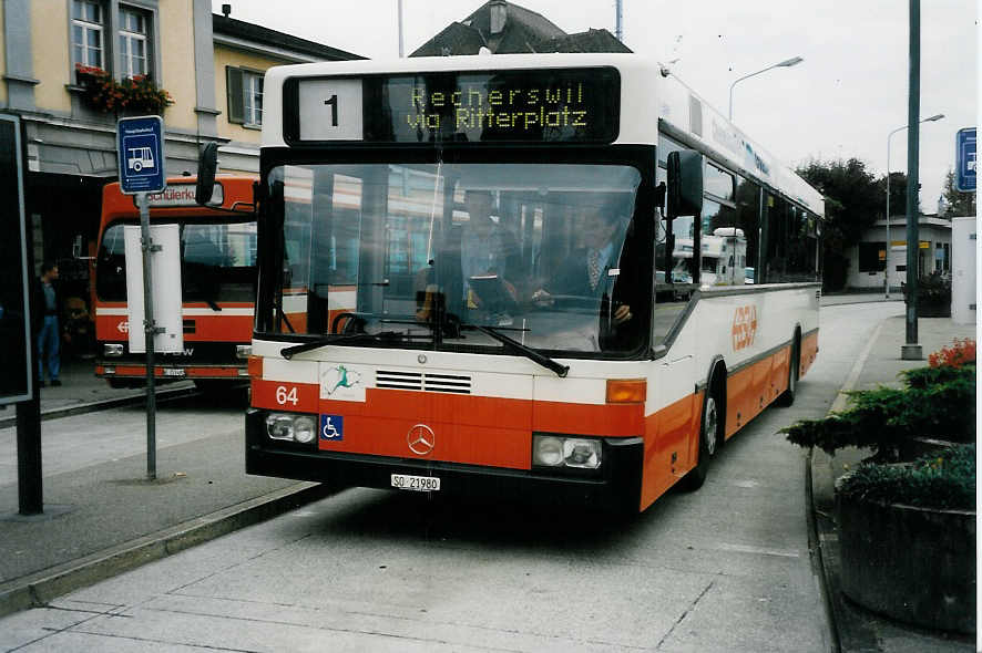 (037'032) - BSU Solothurn - Nr. 64/SO 21'980 - Mercedes am 19. September 1999 beim Hauptbahnhof Solothurn