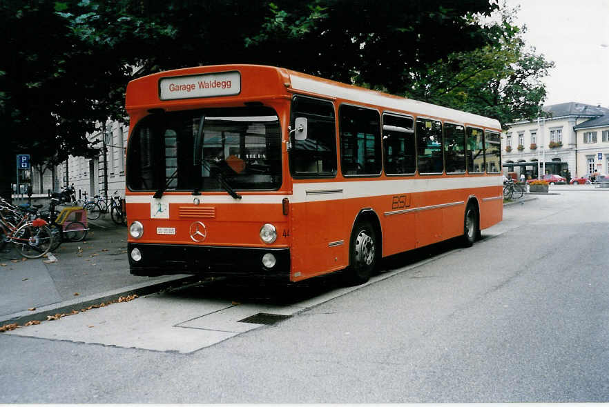 (037'036) - BSU Solothurn - Nr. 44/SO 21'305 - Mercedes/Hess am 19. September 1999 beim Hauptbahnhof Solothurn