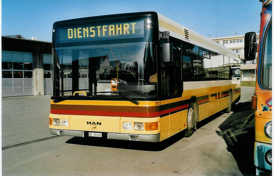 (037'717) - STI Thun - Nr. 11/BE 26'748 - MAN (ex TSG Blumenstein Nr. 2) am 13. November 1999 in Thun, Garage