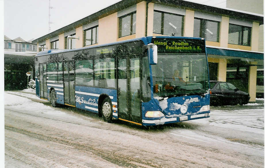 (038'121) - AFA Adelboden - Nr. 1/BE 19'692 - Mercedes am 28. Dezember 1999 beim Bahnhof Frutigen